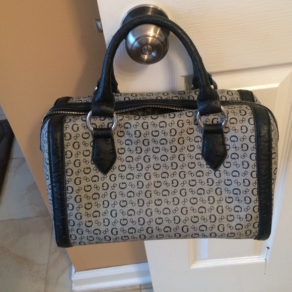 Authentic GUESS bag - Picture 2 of 4