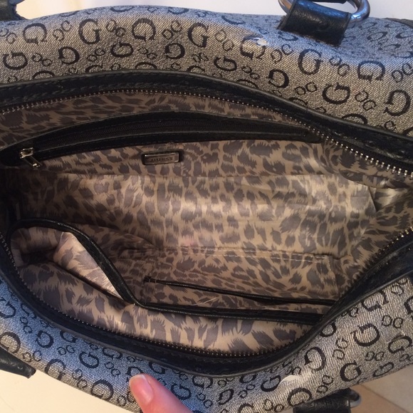 Authentic GUESS bag - Picture 3 of 4