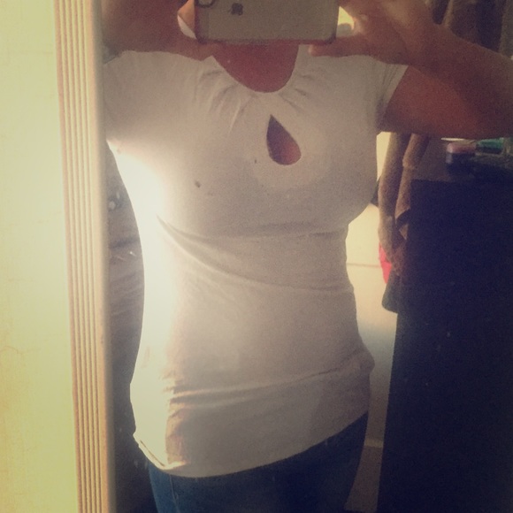 White key hole short sleeve shirt