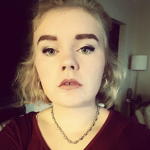 Meet your Posher, Sarah elizabeth - Picture 3 of 4