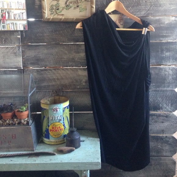 Assymetrical top/dress.