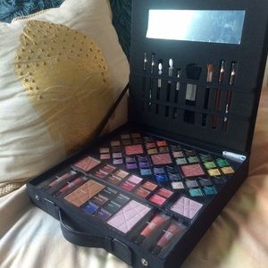 ULTA makeup kit w/ travel case * brand new *