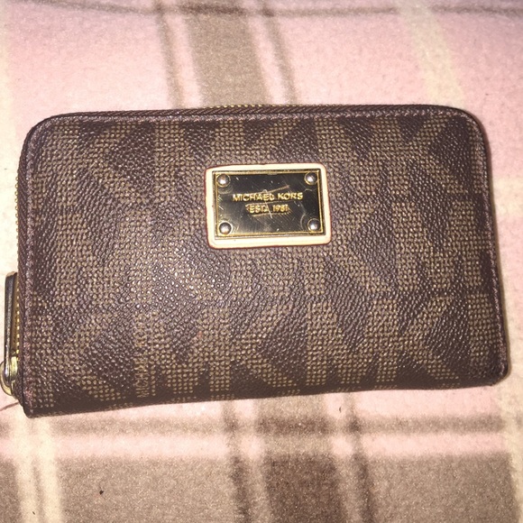 Small Michael Kors wallet