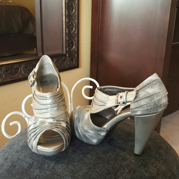 *LAST CHANCE* Comfy grey high heels