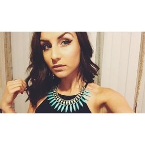 Meet your Posher, Amela