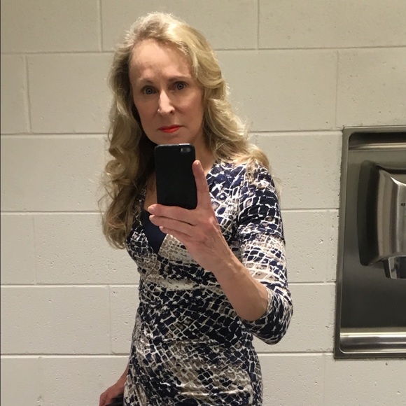 💜 Hello Poshers! 💜 - Picture 3 of 4