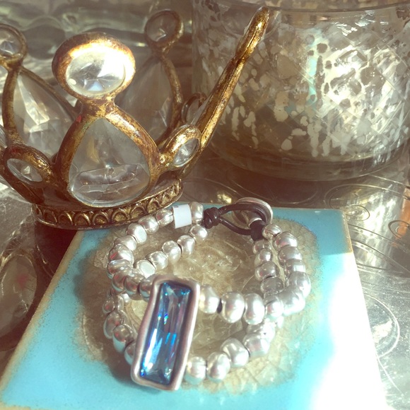 Uno de 50 jeweled baby blue beaded bracelet