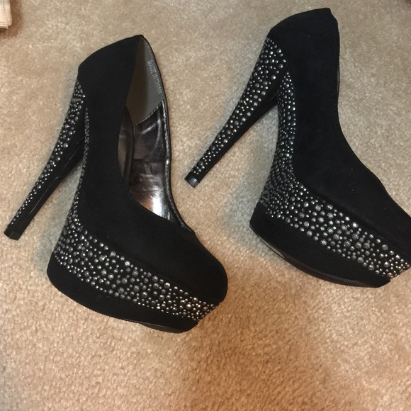 Forever 21 size 6 Black Pump shoes