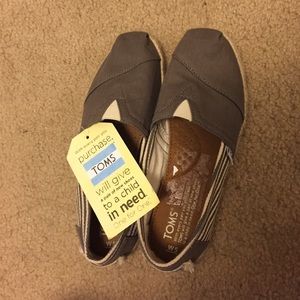 Grey size 5 toms NWT