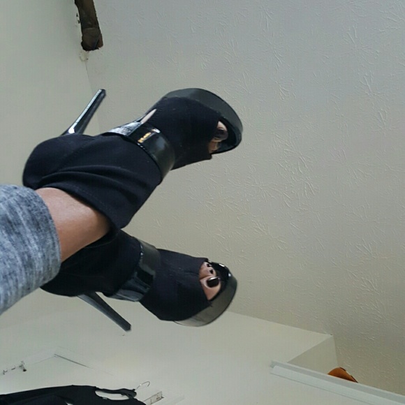 Open toe booties - Picture 3 of 3