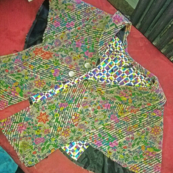 Cape - Picture 1 of 3