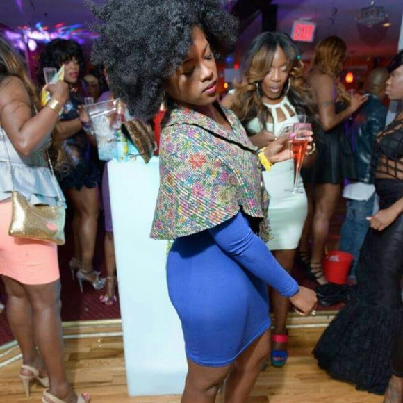 Cape - Picture 3 of 3