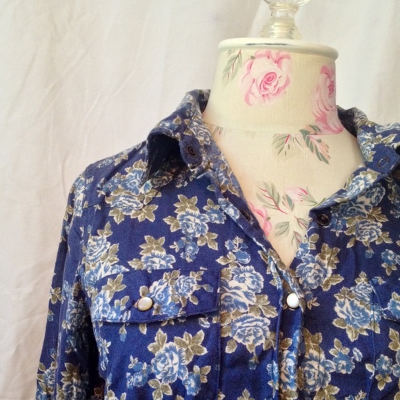 Forever 21 Tops - Forever 21 // Heritage 1981 Floral Button Down