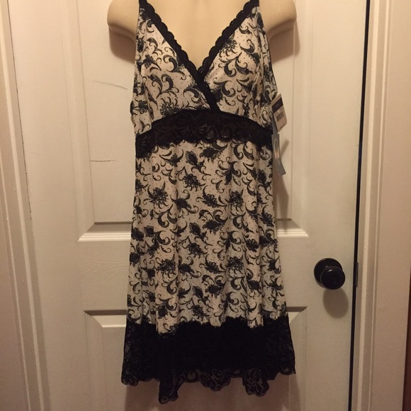 Black and white Chemise.