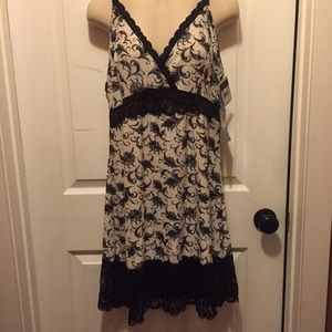 Black and white Chemise.