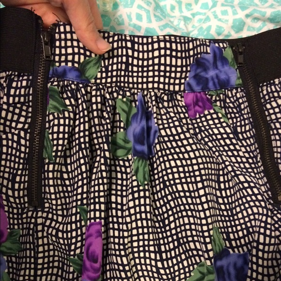 Floral skirt - Picture 2 of 4