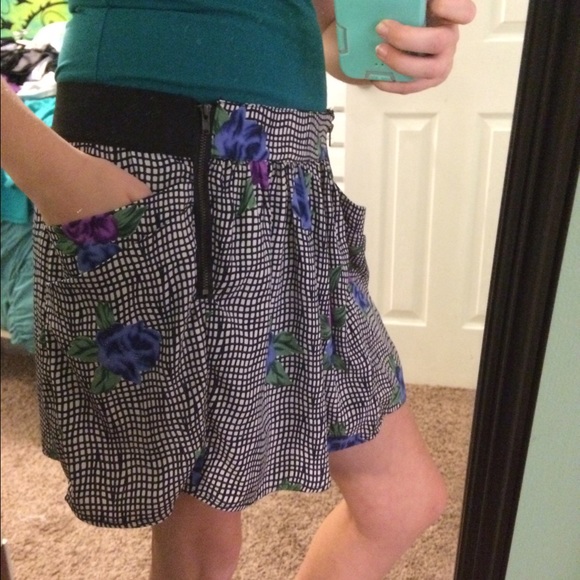 Floral skirt - Picture 3 of 4