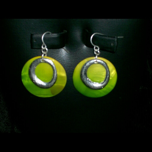Round earrings
