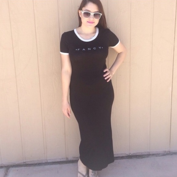 🆕LISTING Black Graphic T-Shirt Maxi