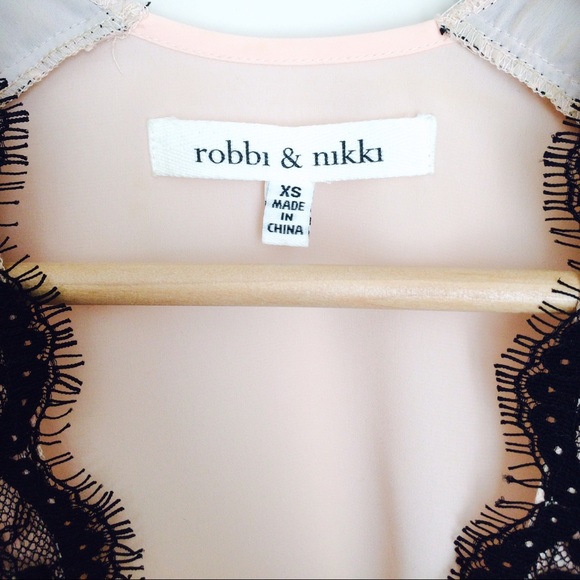 🎉Host Pick!!🎉 Robbi & Nikki Peach Lace Top - Picture 3 of 4
