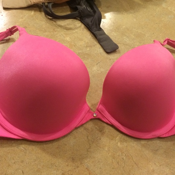 Victoria's Secret very sexy push-up bra. Size 32D