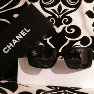 CHANEL Sunglasses