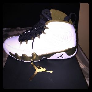 Jordan retro 9s statue/spirits