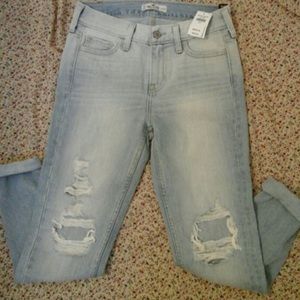 Super cute high-rise boyfriend jeans!