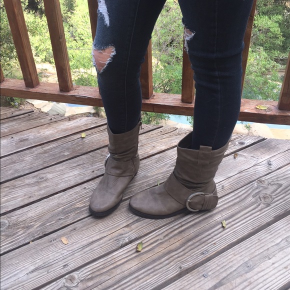 Cute light brown/tan mid calf boots