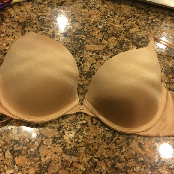 Victoria's Secret very sexy push-up bra. Size 32D