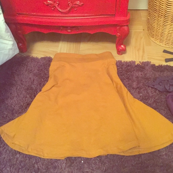 high-waisted mini-skirt