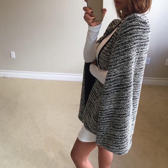 • SOLD • Tweed Cape M - Picture 2 of 4