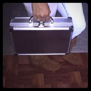 Professional silver makeup carrying case 😍