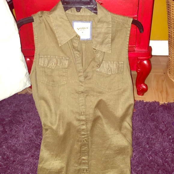 dark-green, collared shirt