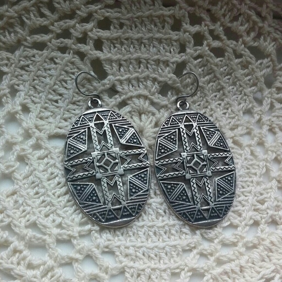 ✨SOLD✨Silver Tribal Earrings - Picture 1 of 1