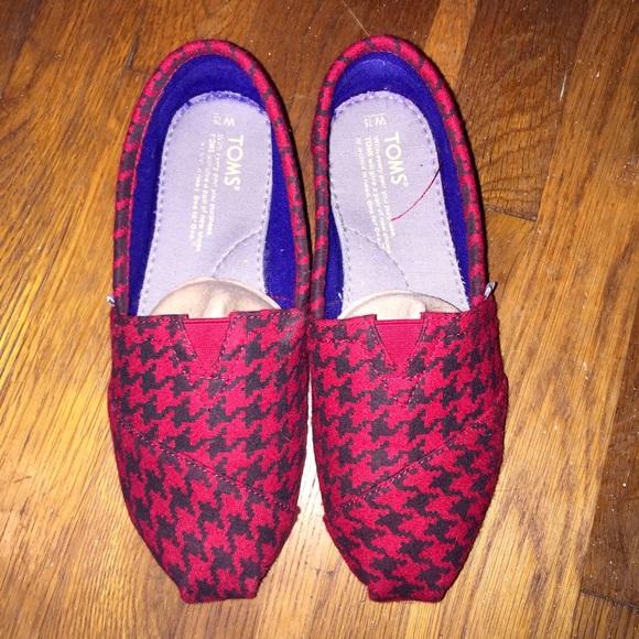 Red & Black Houndstooth Toms!