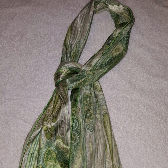 Super adorable Green Paisley scarf