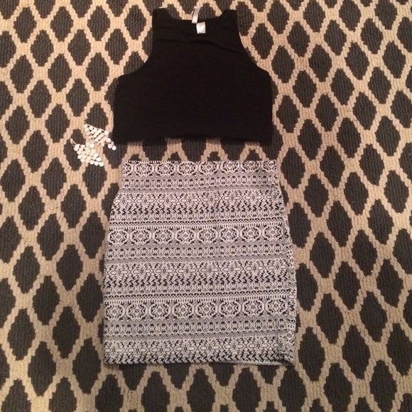🎉CLEARANCE SALE🎉crop and skirt combo - Picture 1 of 2