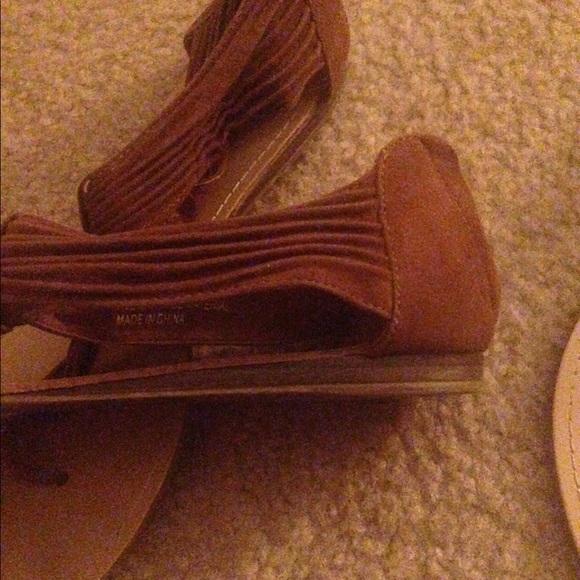 Faux suede thong sandals - Picture 3 of 3