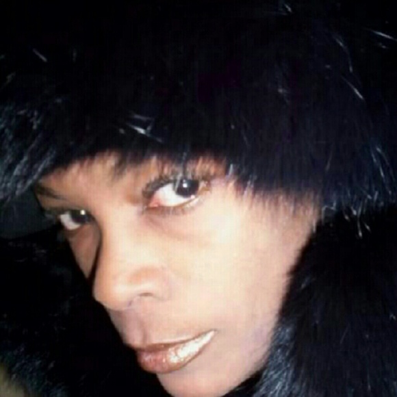 Meet your Posher, Carla - Picture 3 of 3