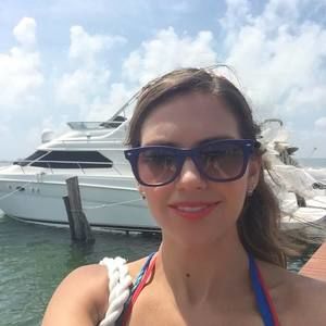 Meet your Posher, Alejandra