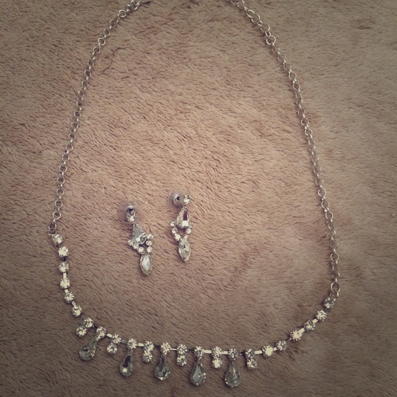Costume jewelry necklace and earring set
