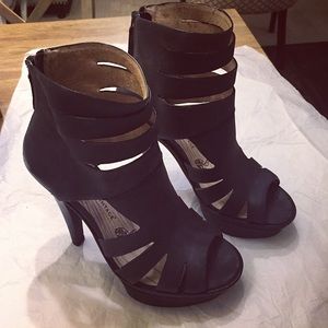 High heels booties