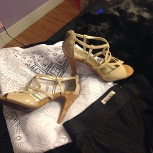 FERGALITIOUS NUDE faux patent leather shoes!