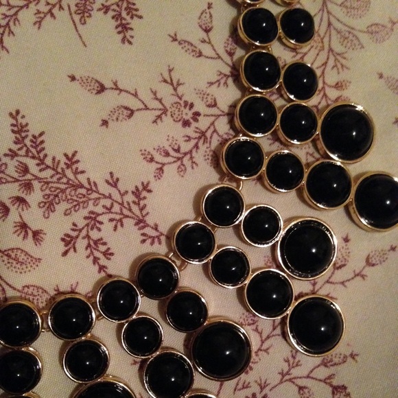 Black and gold necklace - Picture 2 of 2