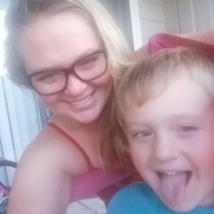 Meet your Posher, Lorie