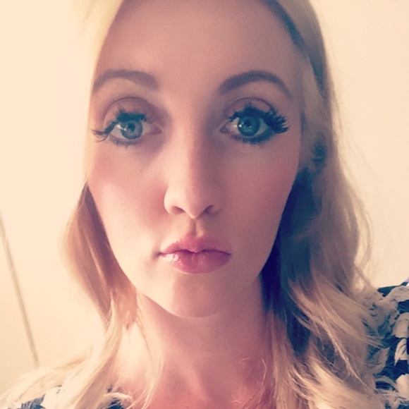 Meet your Posher, Kenzie - Picture 2 of 2