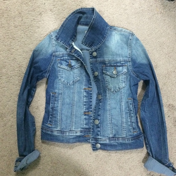 Jean jacket - Picture 1 of 3