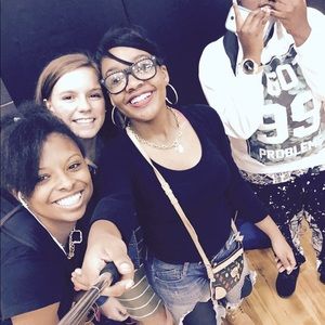 Meet your Posher, Moena