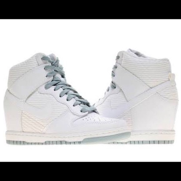 SOLD - Brand new Dunk Sky Hi Essential - Picture 1 of 4